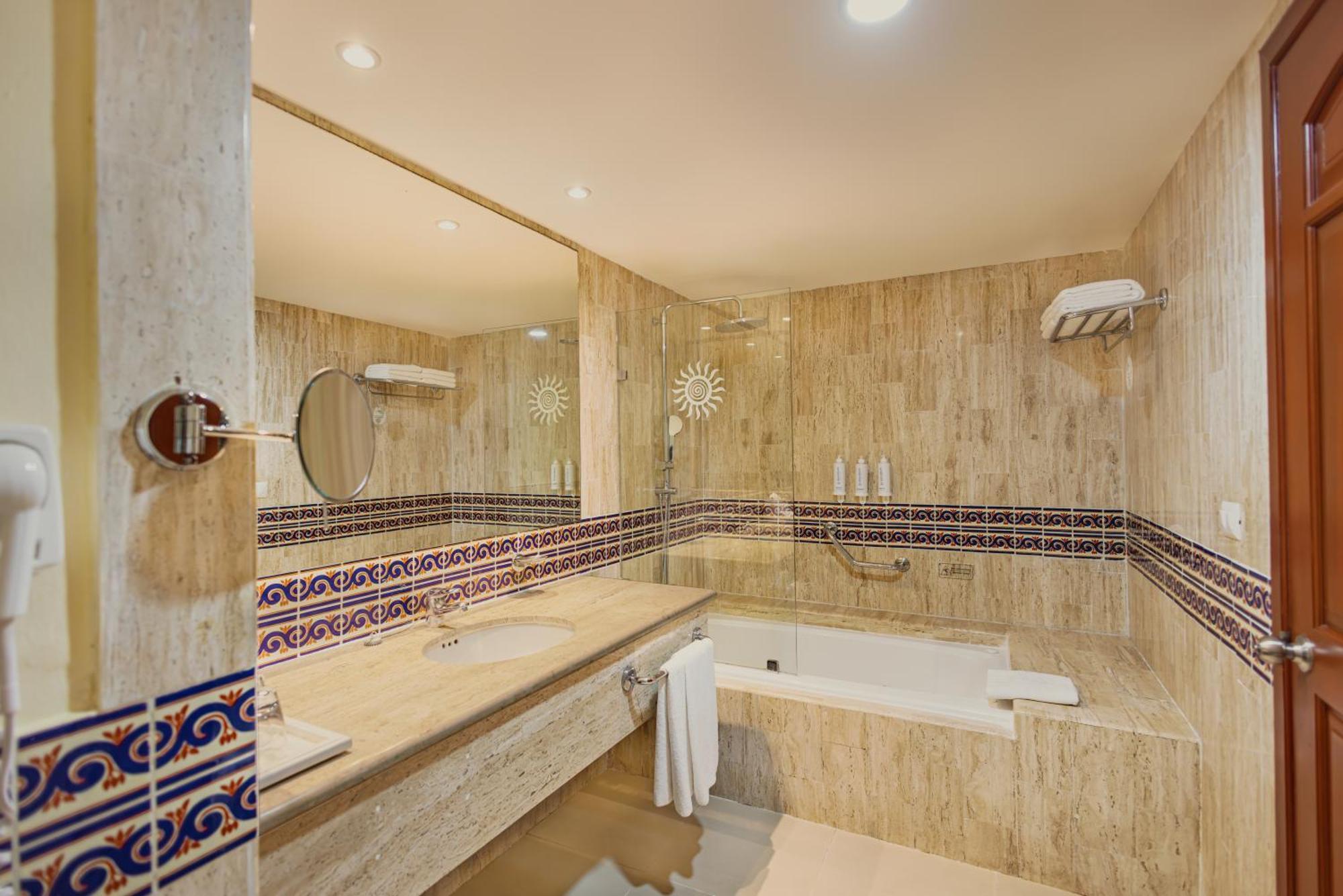 2 Double Beds Junior Suite SGL